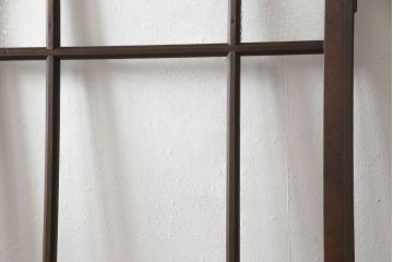 ガラス扉をリペア&カスタム!高さと幅をリサイズし、取っ手位置を調整。金具を取り付け、ガラスの一部をクリアガラスに交換。色味は当店商品を参考に着色。(ドア、建具)