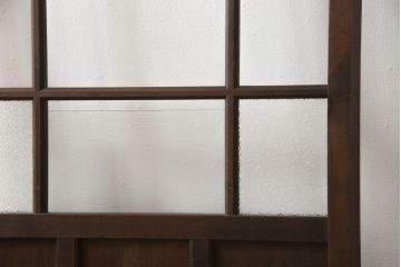 ガラス扉をリペア&カスタム!高さと幅をリサイズし、取っ手位置を調整。金具を取り付け、ガラスの一部をクリアガラスに交換。色味は当店商品を参考に着色。(ドア、建具)