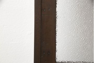 ガラス扉をリペア&カスタム!高さと幅をリサイズし、取っ手位置を調整。金具を取り付け、ガラスの一部をクリアガラスに交換。色味は当店商品を参考に着色。(ドア、建具)