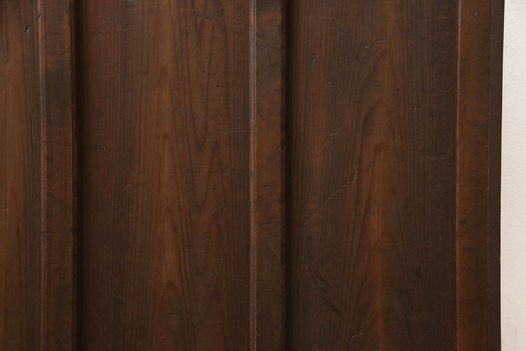 ガラス扉をリペア&カスタム!高さと幅をリサイズし、取っ手位置を調整。金具を取り付け、ガラスの一部をクリアガラスに交換。色味は当店商品を参考に着色。(ドア、建具)