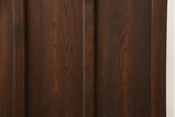 ガラス扉をリペア&カスタム!高さと幅をリサイズし、取っ手位置を調整。金具を取り付け、ガラスの一部をクリアガラスに交換。色味は当店商品を参考に着色。(ドア、建具)