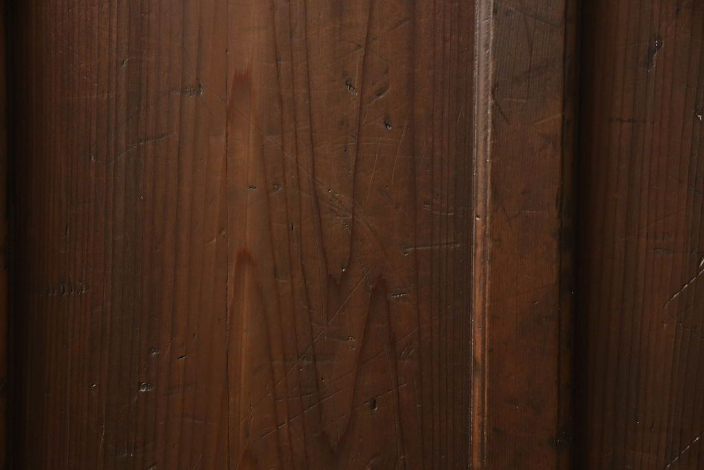 ガラス扉をリペア&カスタム!高さと幅をリサイズし、取っ手位置を調整。金具を取り付け、ガラスの一部をクリアガラスに交換。色味は当店商品を参考に着色。(ドア、建具)