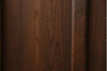 ガラス扉をリペア&カスタム!高さと幅をリサイズし、取っ手位置を調整。金具を取り付け、ガラスの一部をクリアガラスに交換。色味は当店商品を参考に着色。(ドア、建具)