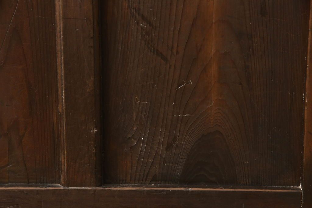 ガラス扉をリペア&カスタム!高さと幅をリサイズし、取っ手位置を調整。金具を取り付け、ガラスの一部をクリアガラスに交換。色味は当店商品を参考に着色。(ドア、建具)