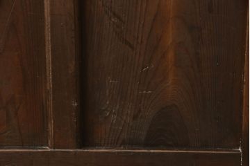 ガラス扉をリペア&カスタム!高さと幅をリサイズし、取っ手位置を調整。金具を取り付け、ガラスの一部をクリアガラスに交換。色味は当店商品を参考に着色。(ドア、建具)