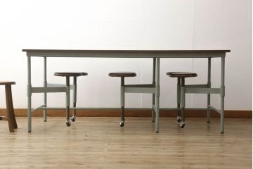 格納スツール6脚付きテーブルをリペア&カスタム!当店商品を参考に天板と座面を交換。天板、キャスターを着色して仕上げ。(6人用ダイニングテーブル、作業台)