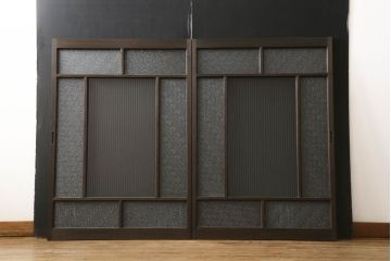 ガラス戸2枚をリペア&カスタム!高さと幅をリサイズし、ガラスはモールガラスとダイヤガラスに交換。色味は当店商品を参考に濃い色に着色。(窓、引き戸)