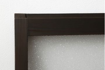 ガラス戸2枚をリペア&カスタム!高さと幅をリサイズし、ガラスはモールガラスとダイヤガラスに交換。色味は当店商品を参考に濃い色に着色。(窓、引き戸)