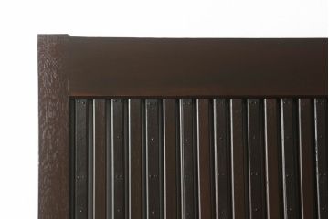 富山格子蔵戸をリペア&カスタム!格子裏にガラス入れ、金具を黒染めし、側面の金具は取り外し。本体は外部用塗装で既存の色に合わせ着色。(格子戸、引き戸、玄関戸)