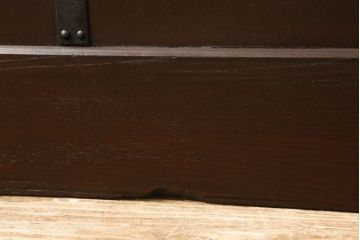 富山格子蔵戸をリペア&カスタム!格子裏にガラス入れ、金具を黒染めし、側面の金具は取り外し。本体は外部用塗装で既存の色に合わせ着色。(格子戸、引き戸、玄関戸)