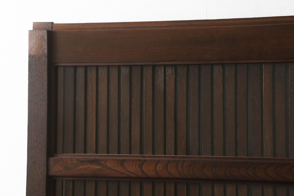 富山格子蔵戸をリペア&カスタム!格子裏にガラス入れ、金具を黒染めし、側面の金具は取り外し。本体は外部用塗装で既存の色に合わせ着色。(格子戸、引き戸、玄関戸)