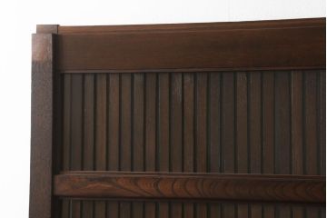 富山格子蔵戸をリペア&カスタム!格子裏にガラス入れ、金具を黒染めし、側面の金具は取り外し。本体は外部用塗装で既存の色に合わせ着色。(格子戸、引き戸、玄関戸)