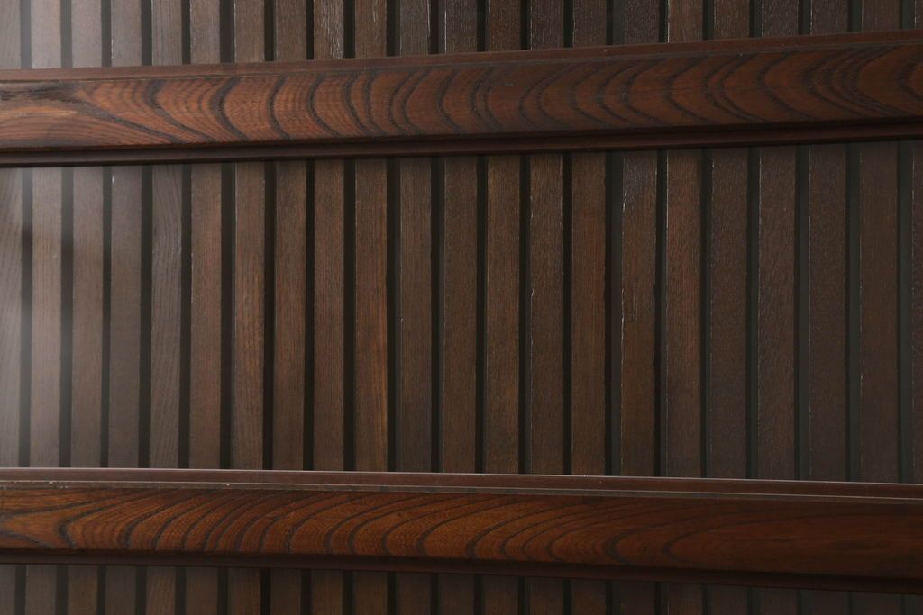 富山格子蔵戸をリペア&カスタム!格子裏にガラス入れ、金具を黒染めし、側面の金具は取り外し。本体は外部用塗装で既存の色に合わせ着色。(格子戸、引き戸、玄関戸)