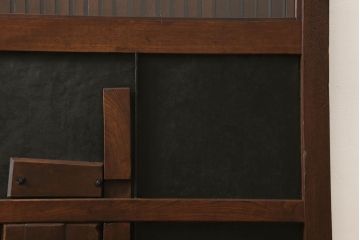 富山格子蔵戸をリペア&カスタム!格子裏にガラス入れ、金具を黒染めし、側面の金具は取り外し。本体は外部用塗装で既存の色に合わせ着色。(格子戸、引き戸、玄関戸)