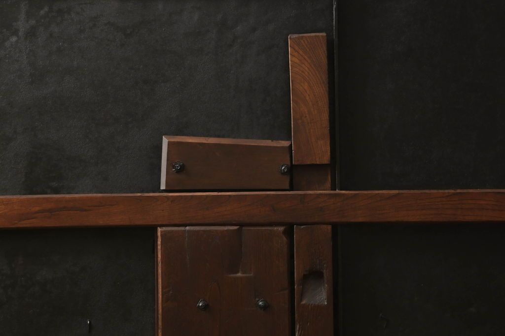 富山格子蔵戸をリペア&カスタム!格子裏にガラス入れ、金具を黒染めし、側面の金具は取り外し。本体は外部用塗装で既存の色に合わせ着色。(格子戸、引き戸、玄関戸)