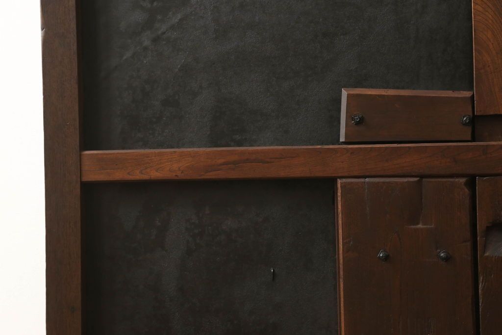 富山格子蔵戸をリペア&カスタム!格子裏にガラス入れ、金具を黒染めし、側面の金具は取り外し。本体は外部用塗装で既存の色に合わせ着色。(格子戸、引き戸、玄関戸)