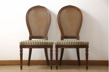 ダイニングチェアの見た目を変えずに綺麗にリペア!現状の色味をベースに、補色や傷消しをして仕上げ。(椅子)