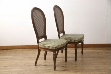 ダイニングチェアの見た目を変えずに綺麗にリペア!現状の色味をベースに、補色や傷消しをして仕上げ。(椅子)