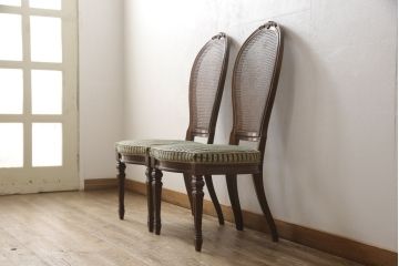 ダイニングチェアの見た目を変えずに綺麗にリペア!現状の色味をベースに、補色や傷消しをして仕上げ。(椅子)