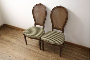 ダイニングチェアの見た目を変えずに綺麗にリペア!現状の色味をベースに、補色や傷消しをして仕上げ。(椅子)