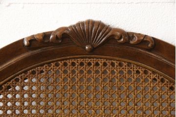 ダイニングチェアの見た目を変えずに綺麗にリペア!現状の色味をベースに、補色や傷消しをして仕上げ。(椅子)