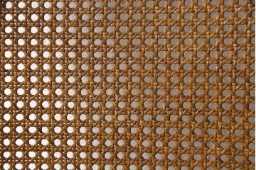 ダイニングチェアの見た目を変えずに綺麗にリペア!現状の色味をベースに、補色や傷消しをして仕上げ。(椅子)