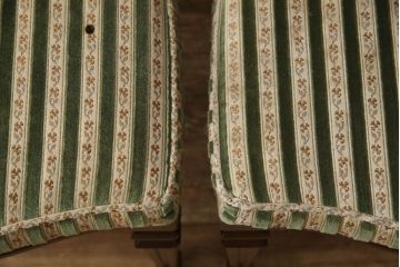 ダイニングチェアの見た目を変えずに綺麗にリペア!現状の色味をベースに、補色や傷消しをして仕上げ。(椅子)