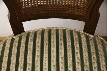 ダイニングチェアの見た目を変えずに綺麗にリペア!現状の色味をベースに、補色や傷消しをして仕上げ。(椅子)