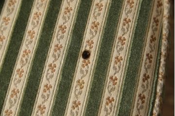 ダイニングチェアの見た目を変えずに綺麗にリペア!現状の色味をベースに、補色や傷消しをして仕上げ。(椅子)