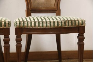 ダイニングチェアの見た目を変えずに綺麗にリペア!現状の色味をベースに、補色や傷消しをして仕上げ。(椅子)