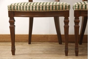 ダイニングチェアの見た目を変えずに綺麗にリペア!現状の色味をベースに、補色や傷消しをして仕上げ。(椅子)