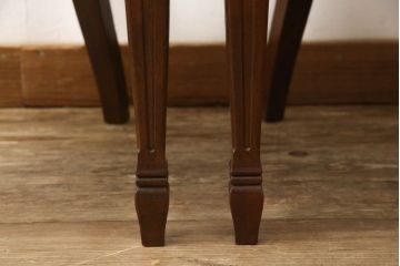 ダイニングチェアの見た目を変えずに綺麗にリペア!現状の色味をベースに、補色や傷消しをして仕上げ。(椅子)