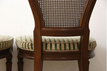 ダイニングチェアの見た目を変えずに綺麗にリペア!現状の色味をベースに、補色や傷消しをして仕上げ。(椅子)