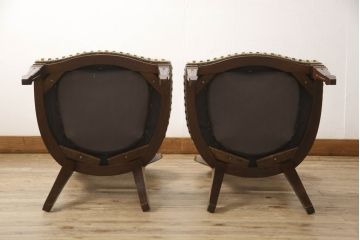 ダイニングチェアの見た目を変えずに綺麗にリペア!現状の色味をベースに、補色や傷消しをして仕上げ。(椅子)