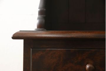 C型食器棚をリペア&カスタム!ガラスをクリアのアクリルへ交換。本体は現状をベースにして1トーン程落ち着いた色味に着色し、修繕箇所は本体と馴染むよう仕上げ。(飾り棚、収納棚、キャビネット、カップボード)