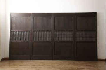 格子帯戸4枚をリペア&カスタム!高さと幅をリサイズし、既存のガラスをすりガラスに交換。本体は現状をベースにして1トーン程落ち着いた色味に着色。(板戸、建具、引き戸)