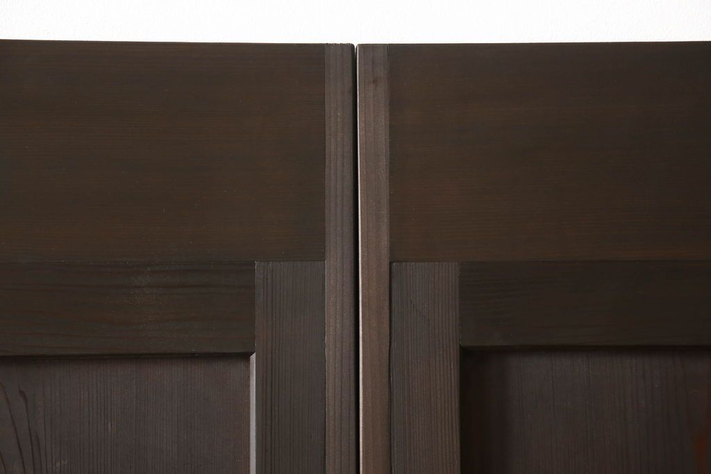 格子帯戸4枚をリペア&カスタム!高さと幅をリサイズし、既存のガラスをすりガラスに交換。本体は現状をベースにして1トーン程落ち着いた色味に着色。(板戸、建具、引き戸)