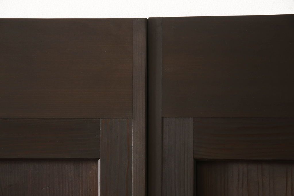 格子帯戸4枚をリペア&カスタム!高さと幅をリサイズし、既存のガラスをすりガラスに交換。本体は現状をベースにして1トーン程落ち着いた色味に着色。(板戸、建具、引き戸)