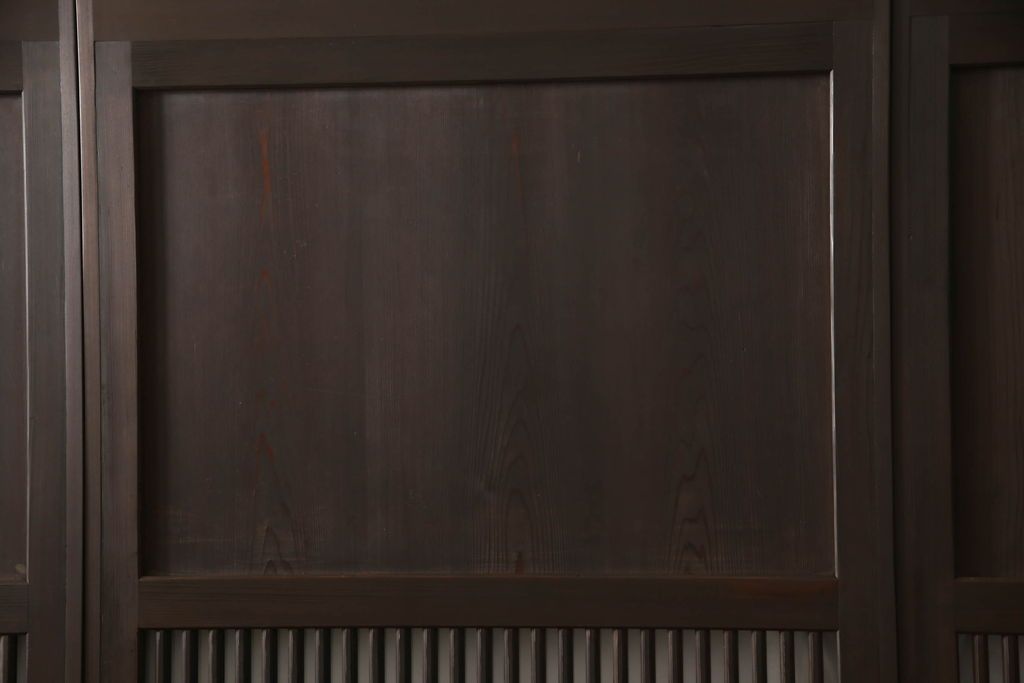 格子帯戸4枚をリペア&カスタム!高さと幅をリサイズし、既存のガラスをすりガラスに交換。本体は現状をベースにして1トーン程落ち着いた色味に着色。(板戸、建具、引き戸)