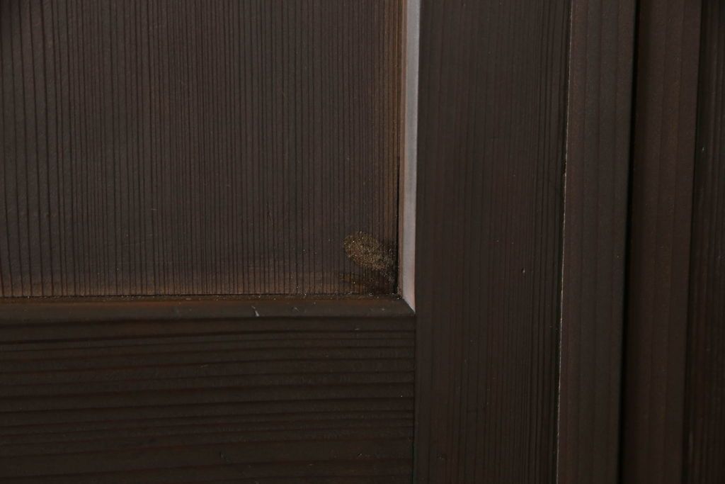 格子帯戸4枚をリペア&カスタム!高さと幅をリサイズし、既存のガラスをすりガラスに交換。本体は現状をベースにして1トーン程落ち着いた色味に着色。(板戸、建具、引き戸)