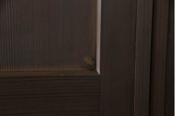 格子帯戸4枚をリペア&カスタム!高さと幅をリサイズし、既存のガラスをすりガラスに交換。本体は現状をベースにして1トーン程落ち着いた色味に着色。(板戸、建具、引き戸)