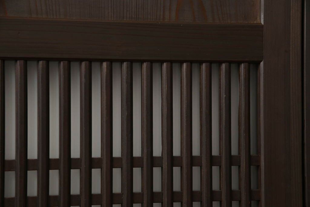 格子帯戸4枚をリペア&カスタム!高さと幅をリサイズし、既存のガラスをすりガラスに交換。本体は現状をベースにして1トーン程落ち着いた色味に着色。(板戸、建具、引き戸)