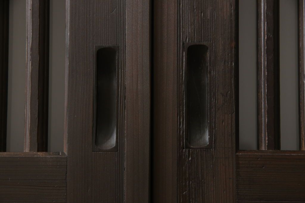 格子帯戸4枚をリペア&カスタム!高さと幅をリサイズし、既存のガラスをすりガラスに交換。本体は現状をベースにして1トーン程落ち着いた色味に着色。(板戸、建具、引き戸)