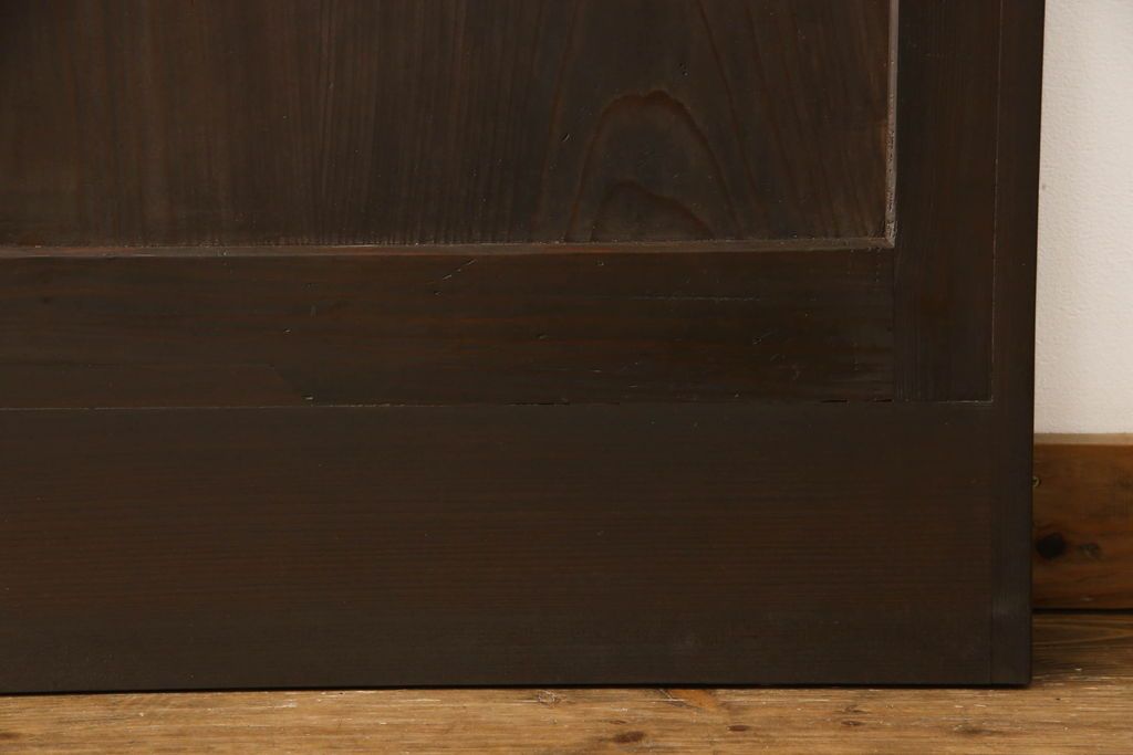 格子帯戸4枚をリペア&カスタム!高さと幅をリサイズし、既存のガラスをすりガラスに交換。本体は現状をベースにして1トーン程落ち着いた色味に着色。(板戸、建具、引き戸)