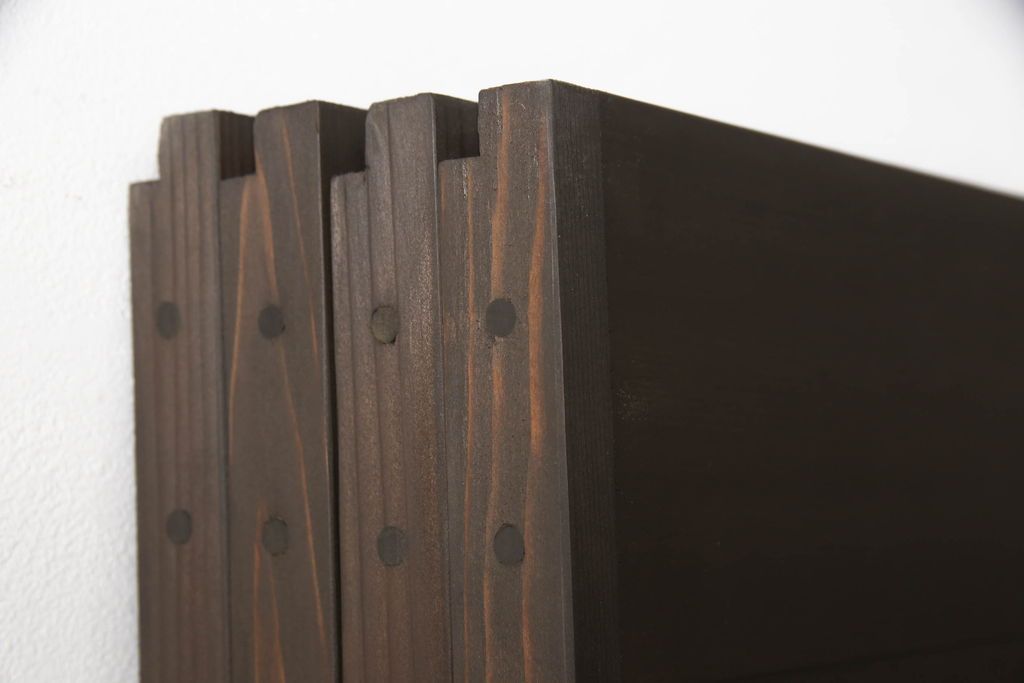 格子帯戸4枚をリペア&カスタム!高さと幅をリサイズし、既存のガラスをすりガラスに交換。本体は現状をベースにして1トーン程落ち着いた色味に着色。(板戸、建具、引き戸)