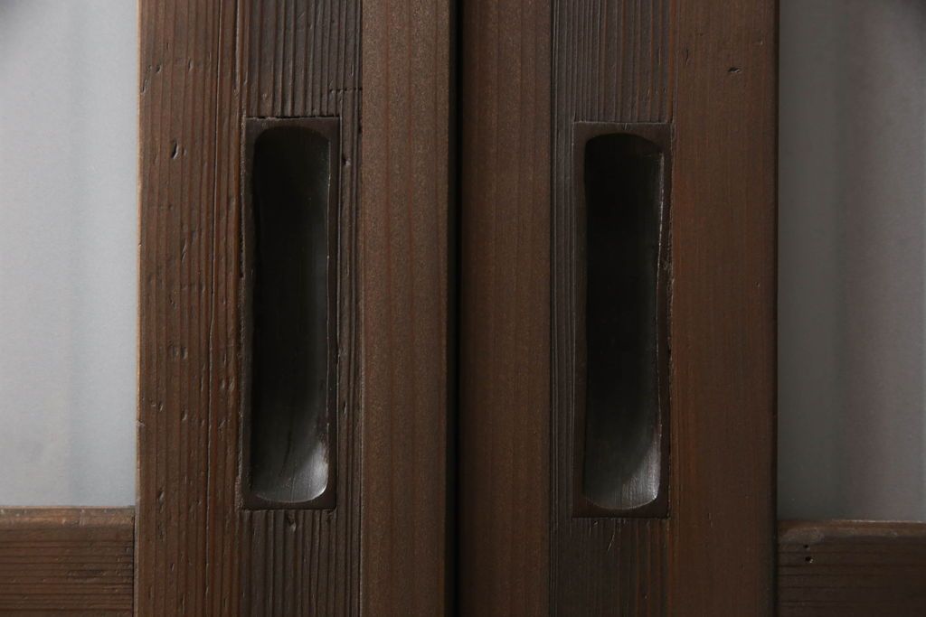 格子帯戸4枚をリペア&カスタム!高さと幅をリサイズし、既存のガラスをすりガラスに交換。本体は現状をベースにして1トーン程落ち着いた色味に着色。(板戸、建具、引き戸)