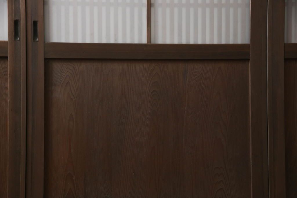 格子帯戸4枚をリペア&カスタム!高さと幅をリサイズし、既存のガラスをすりガラスに交換。本体は現状をベースにして1トーン程落ち着いた色味に着色。(板戸、建具、引き戸)