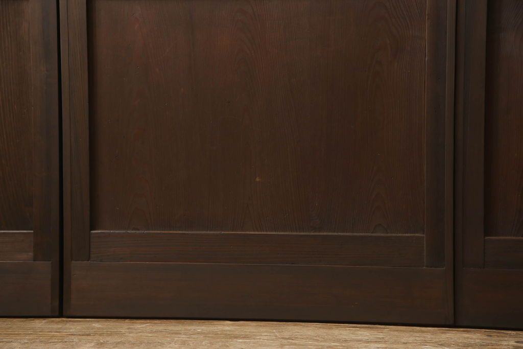 格子帯戸4枚をリペア&カスタム!高さと幅をリサイズし、既存のガラスをすりガラスに交換。本体は現状をベースにして1トーン程落ち着いた色味に着色。(板戸、建具、引き戸)