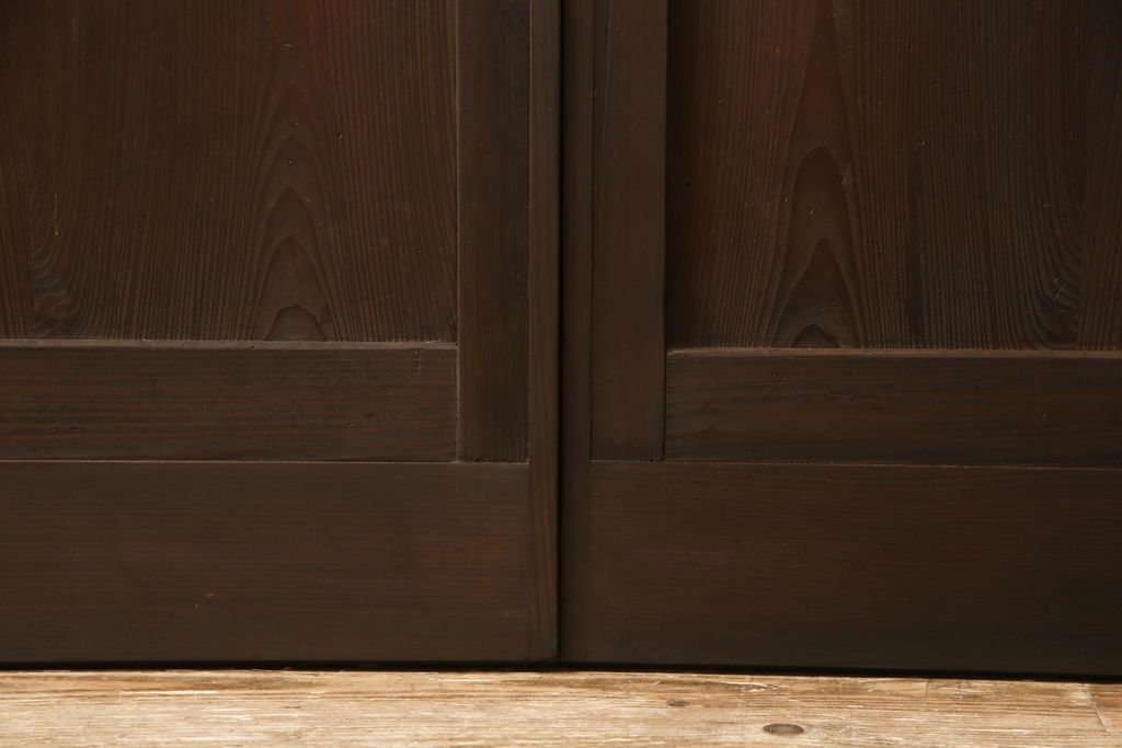 格子帯戸4枚をリペア&カスタム!高さと幅をリサイズし、既存のガラスをすりガラスに交換。本体は現状をベースにして1トーン程落ち着いた色味に着色。(板戸、建具、引き戸)