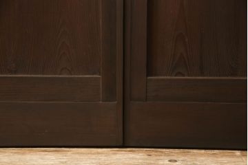 格子帯戸4枚をリペア&カスタム!高さと幅をリサイズし、既存のガラスをすりガラスに交換。本体は現状をベースにして1トーン程落ち着いた色味に着色。(板戸、建具、引き戸)